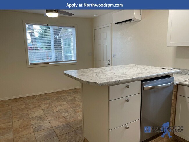Building Photo - Newly Renovated 2 Bedroom 1 Bath Home Central Point