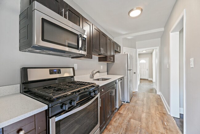 Building Photo - 3 Bedroom Rowhome- Baltimore City