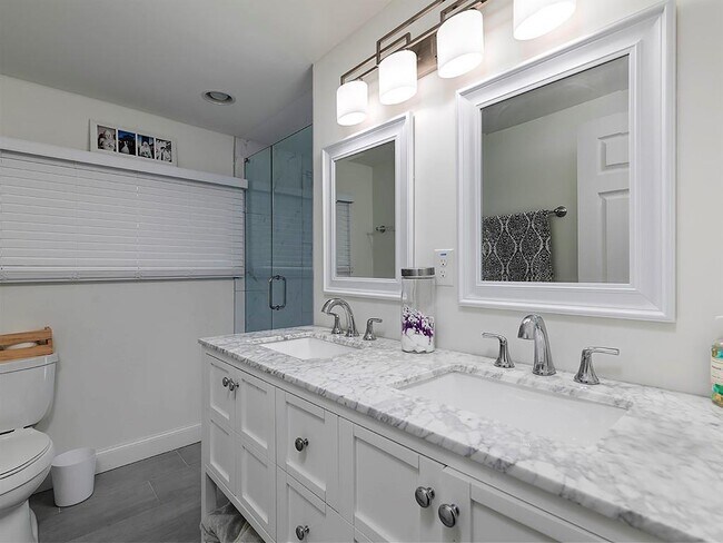 Building Photo - 3940 Forrest Ct