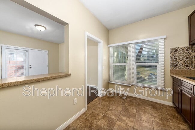 Building Photo - 4377 6th St