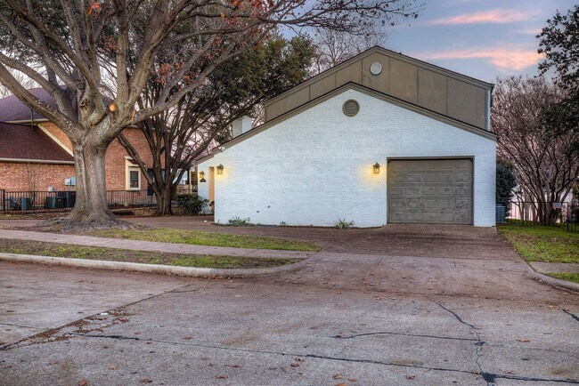 Building Photo - 8402 Columbia Dr