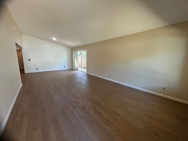 Building Photo - Cowell 4808-4810