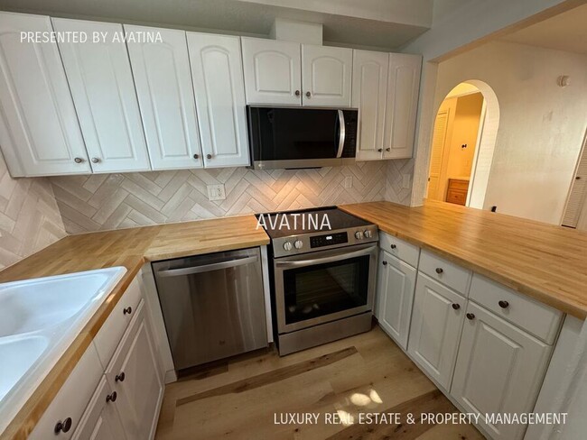 Building Photo - Video! Beautifully Renovated  Kailua Condo!