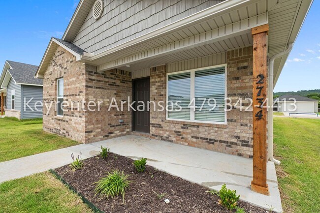Building Photo - Stunning Newer Construction in Fayetteville!