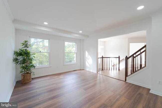 Building Photo - 3244 Titanic Dr