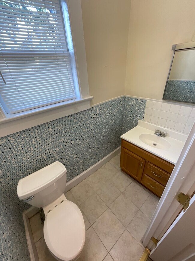 Building Photo - 4 BED HISTORIC BLOOMINGTON HOUSE!! *AVAILABLE AUGUST 2027*