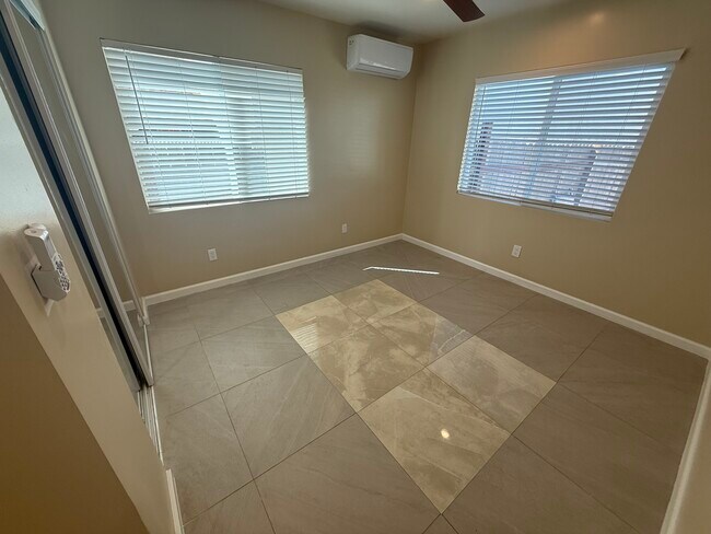 Building Photo - 4858 Palm Ave