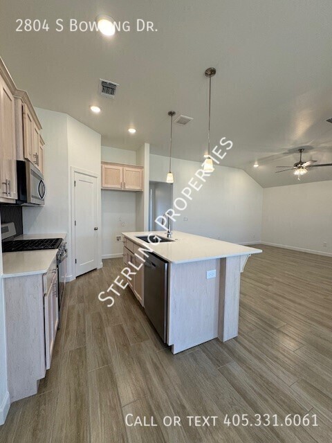 Building Photo - 2804 S Bowling Dr