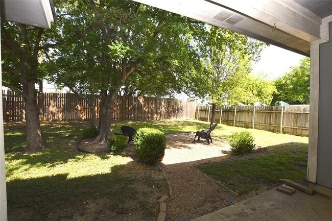Building Photo - 240 Briarstone Dr