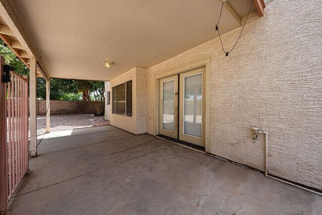 Building Photo - 5BD 3BA with Pool in West Chandler!