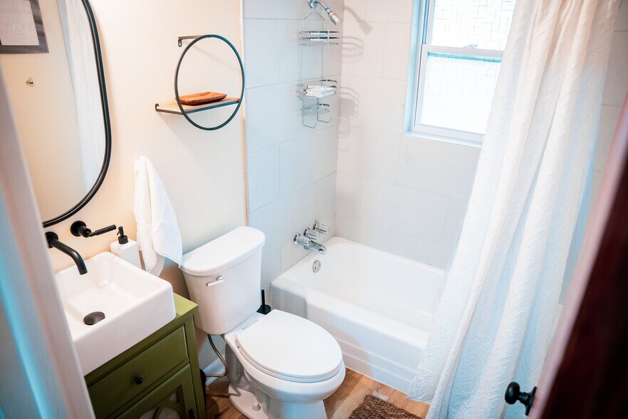 Building Photo - 3232 Logan Pl