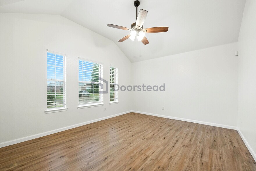 Building Photo - 523 Elk Run Dr