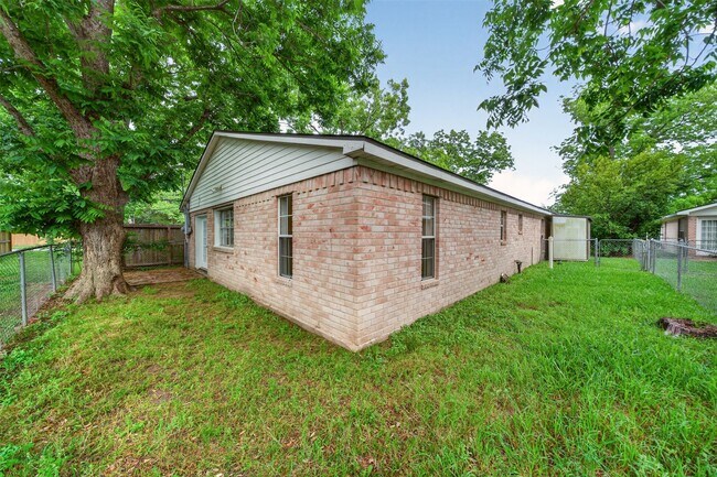 Building Photo - 418 Texas St