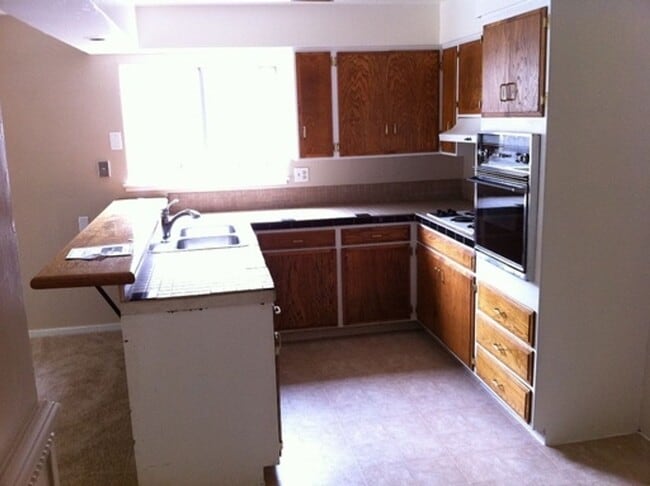 Building Photo - Spacious 3BR/2BA Home in South Sacramento