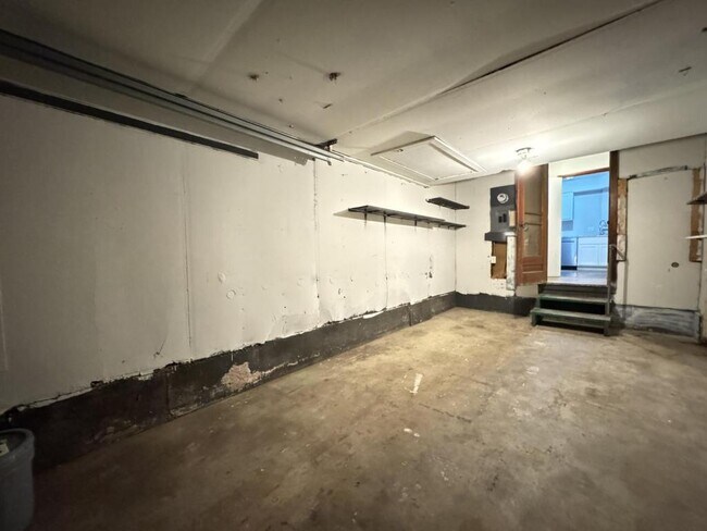 Building Photo - 1044 S Main Ave