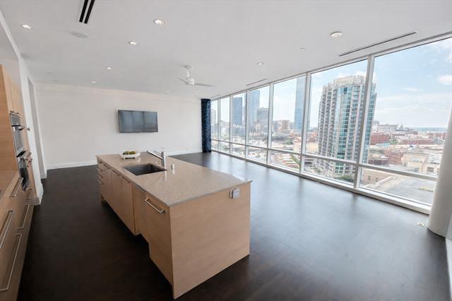 Building Photo - 2408 Victory Park Ln