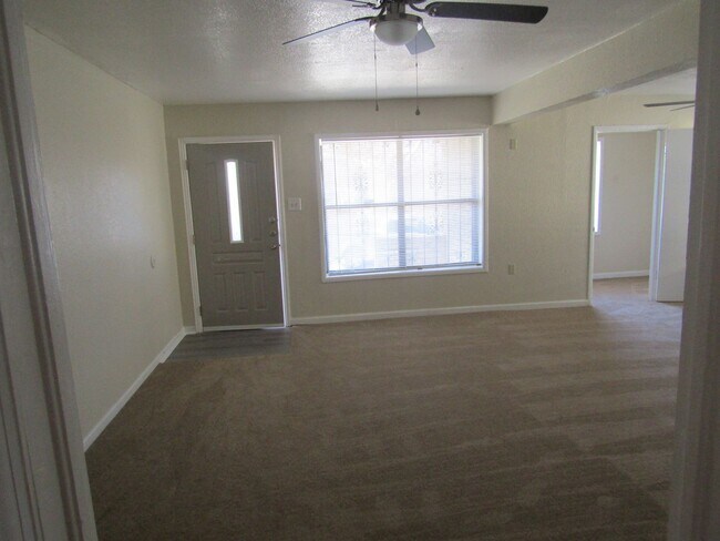 Building Photo - 1306 Garth Dr