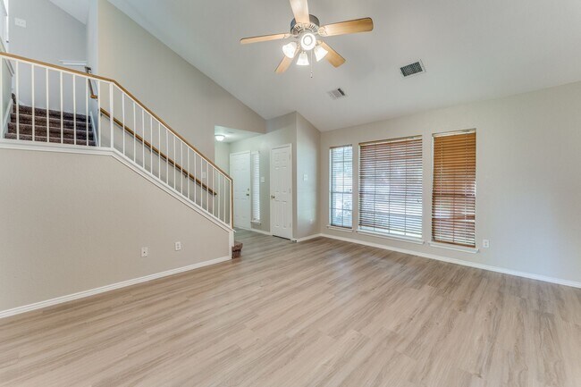 Building Photo - Recently updated home in Pflugerville