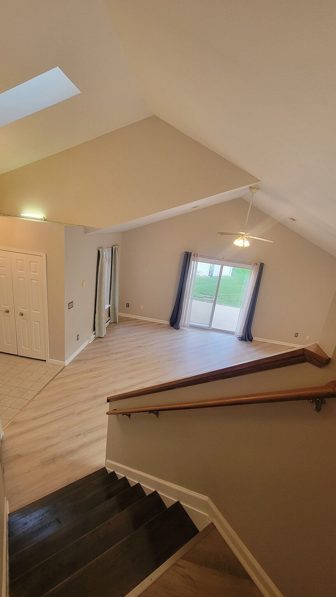 Building Photo - 615 Hilltop Ter