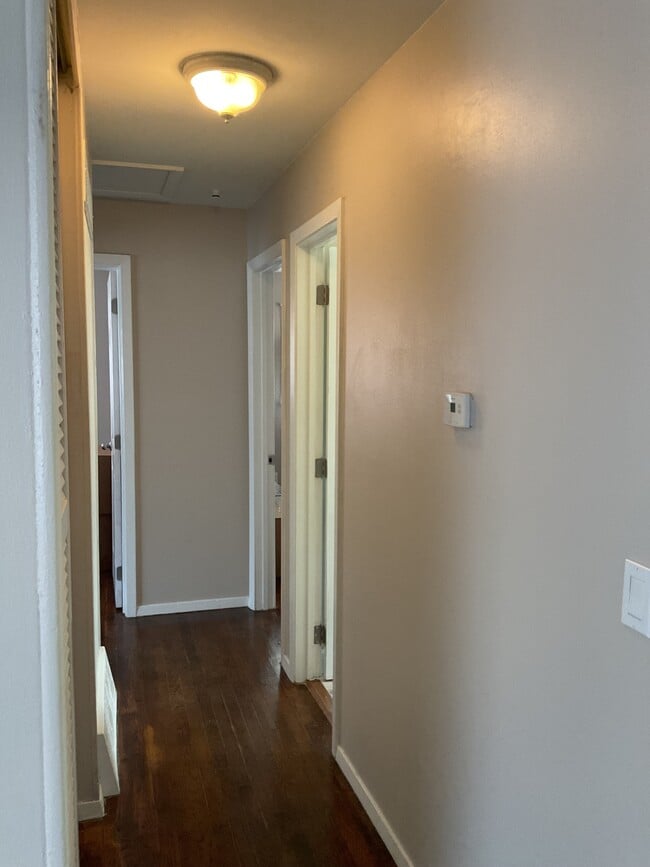 Building Photo - 1060 Brookcrest Dr