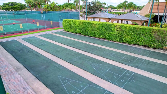 Building Photo - 219 Lake Meryl Dr