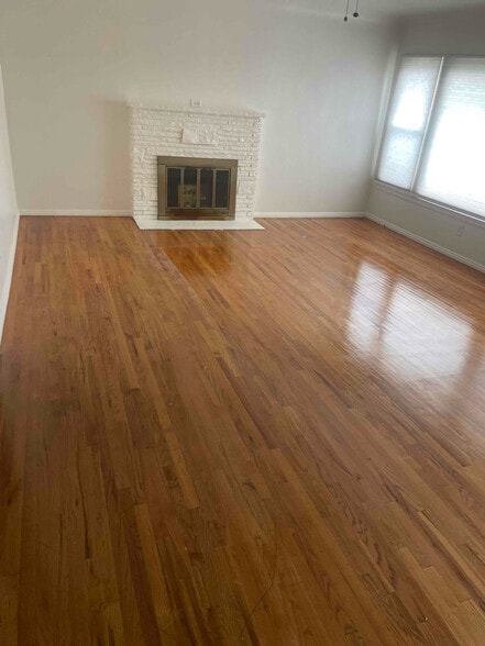 Building Photo - 1535 Los Flores Dr