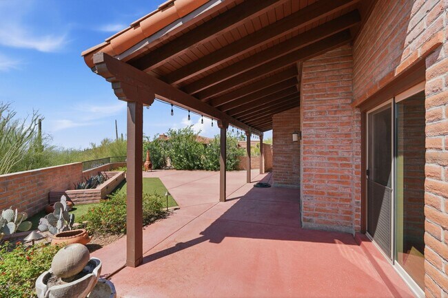 Building Photo - Pending/ Rented - Refined Desert Living in the Catalina Foothills