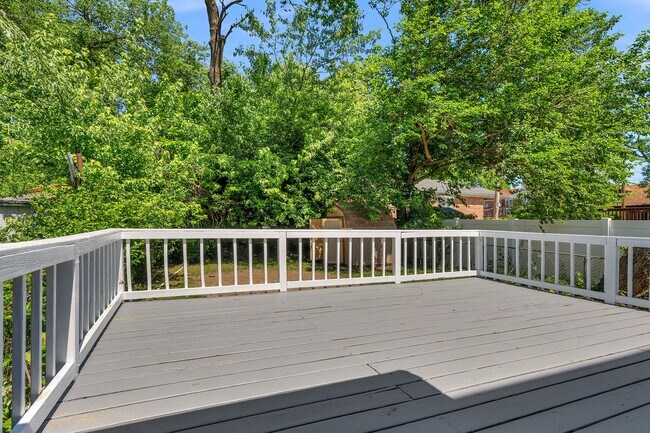Building Photo - PENDING - Newly Renovated 3 Bedroom 2 Bathroom in