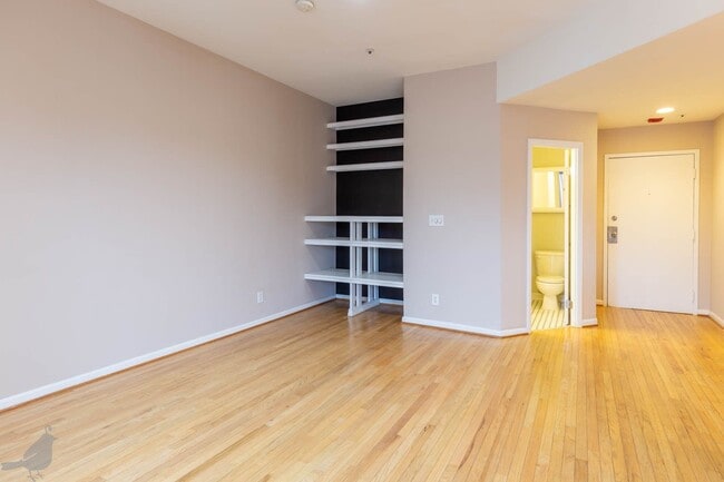Building Photo - Spacious Two Bedroom Off 14th St. Corridor!