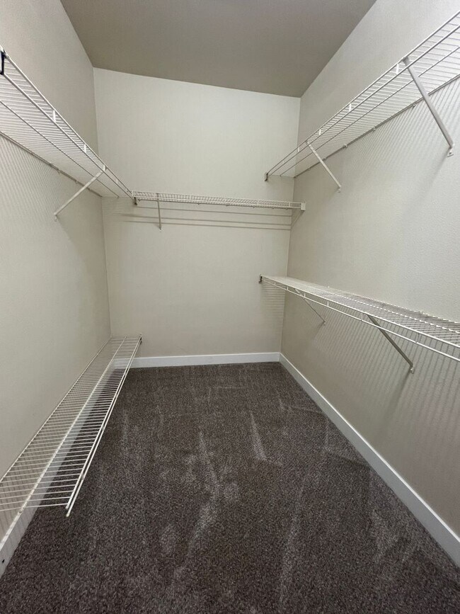 Building Photo - 1098 E Monticello Cir
