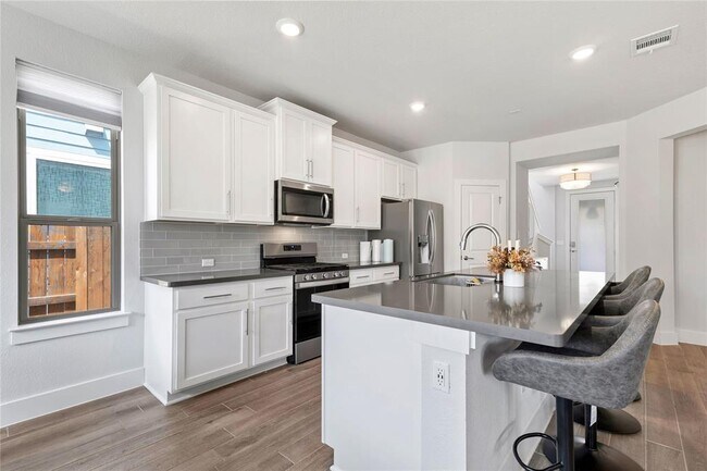 Building Photo - 8609 Cottage Rose Dr