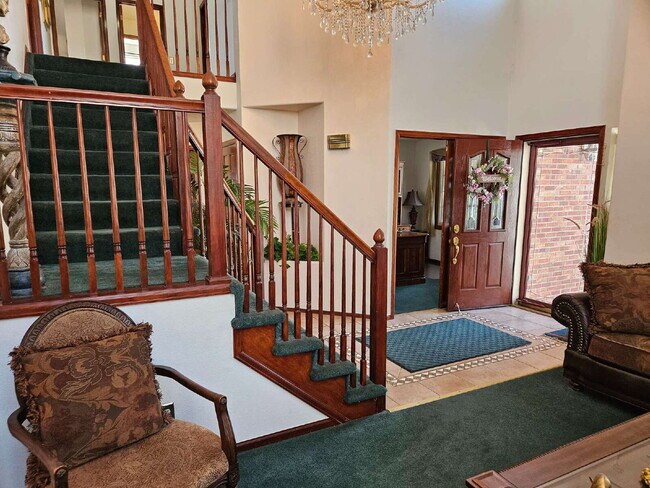 Building Photo - 5 Bedroom/ 4 Bath Two-Story in Governors Place
