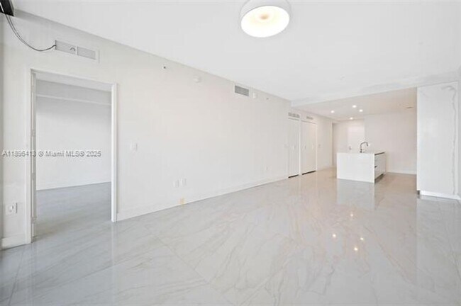 Building Photo - 700 NE 24th St