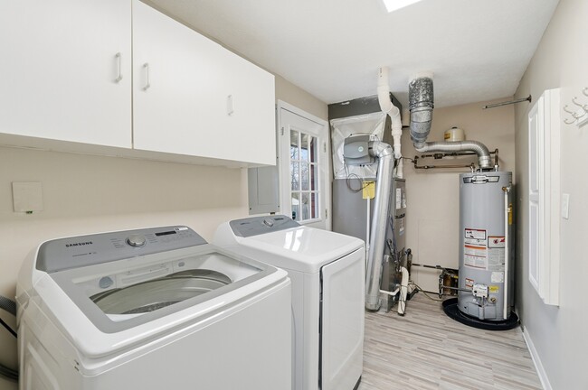 Building Photo - 2481 E Rahn Rd