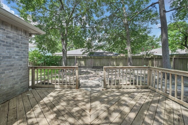 Building Photo - 28903 Atherstone St