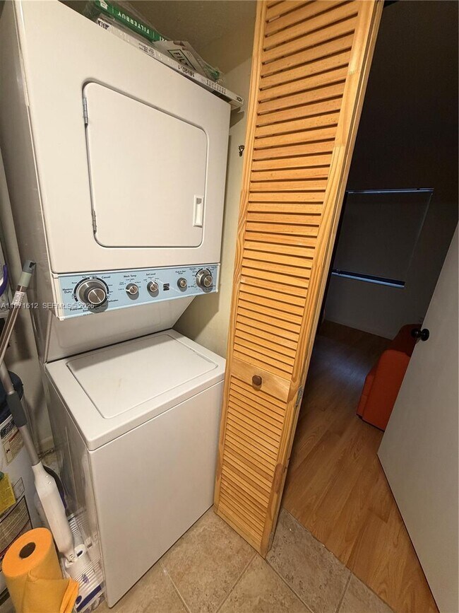 Building Photo - 896 N Federal Hwy