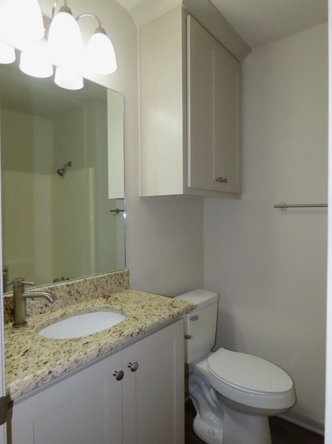 Building Photo - Updated in 2024! Gorgeous 3 Bedroom, 2 Bat...