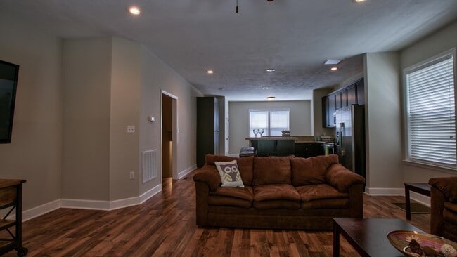 Building Photo - 1864 Belle Vue Way