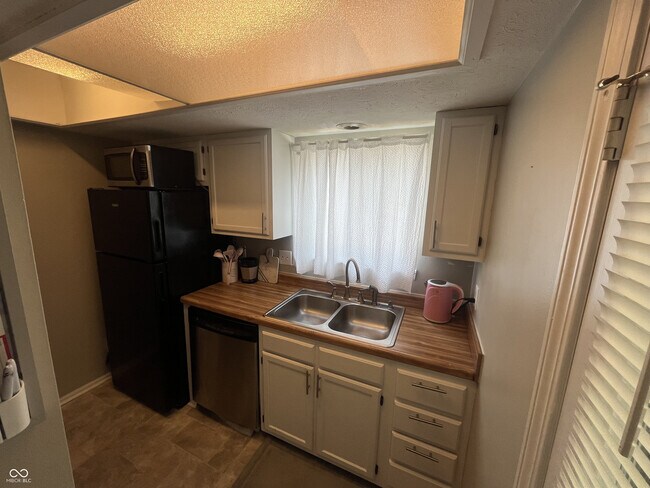 Building Photo - 2922 Eagles Crest Cir