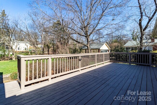 Building Photo - 6618 Castlegate Dr