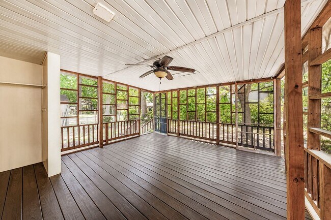 Building Photo - One level home in Beechwood