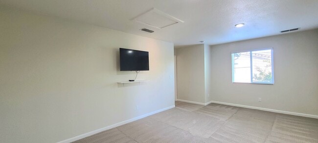 Building Photo - BEAUTIFULLY MAINTAINED SINGLE FAMILY HOME ...