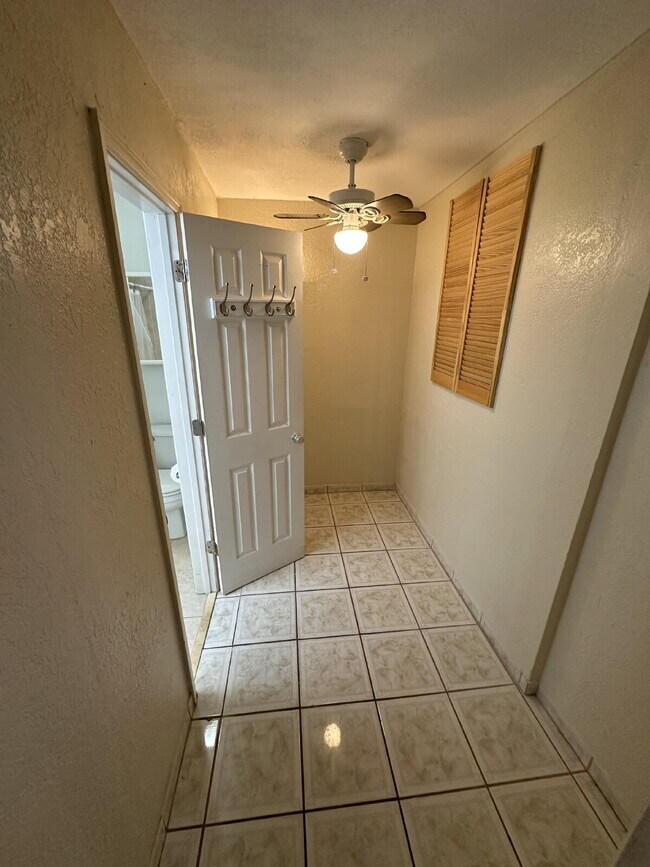 Building Photo - Riverside Community Essex House