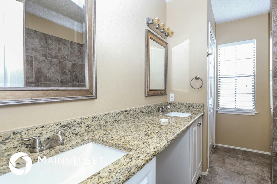 Building Photo - 1508 Bandera Dr