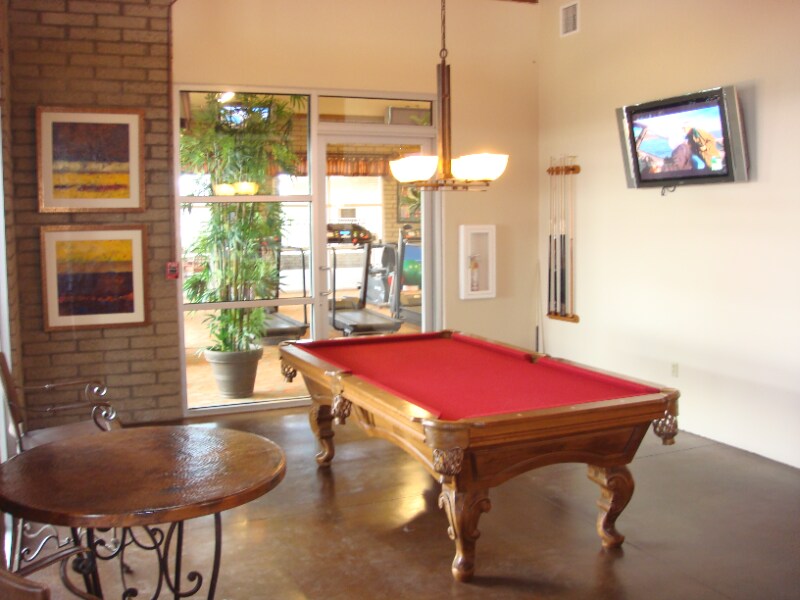 Building Photo - 608 N Robles St