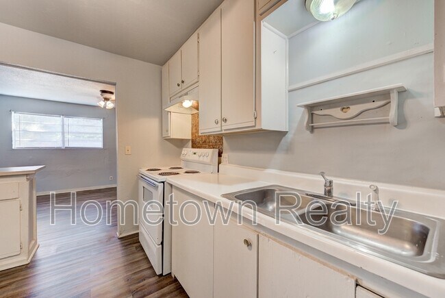 Building Photo - 9809 N McKinley Ave