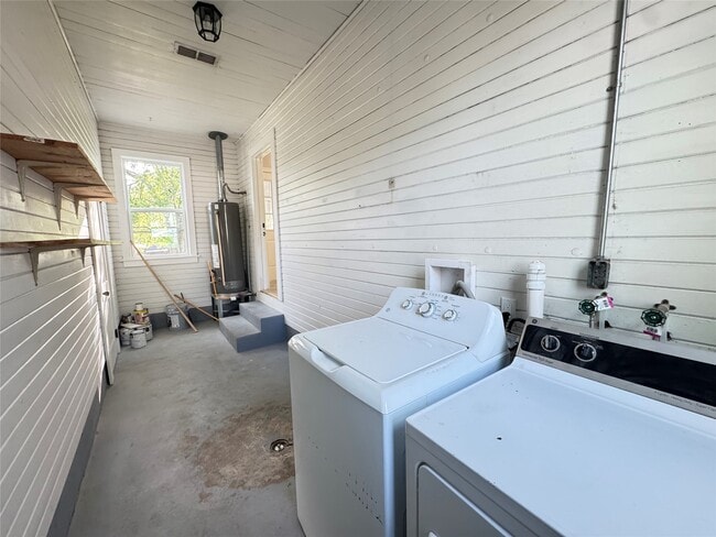 Building Photo - 1901 Marjorie St