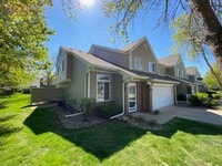Building Photo - BEAUTIFUL End Townhome with Green Space!