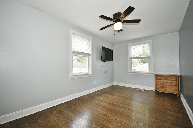 Building Photo - Beautiful 3 Bedrooms, 1 bathroom House Available Now!