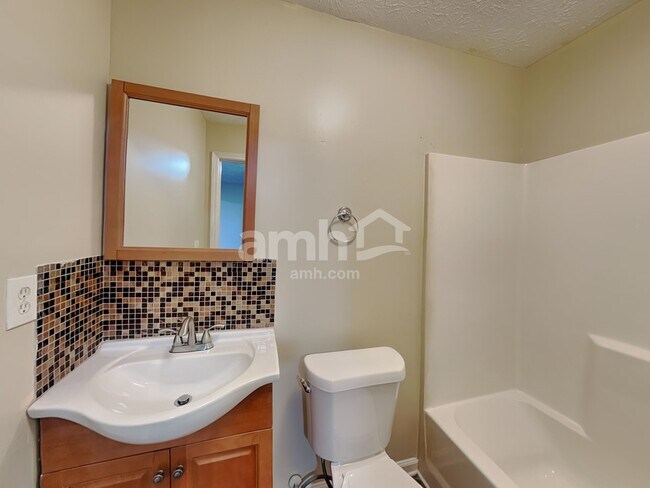 Building Photo - 450 Crested View Dr